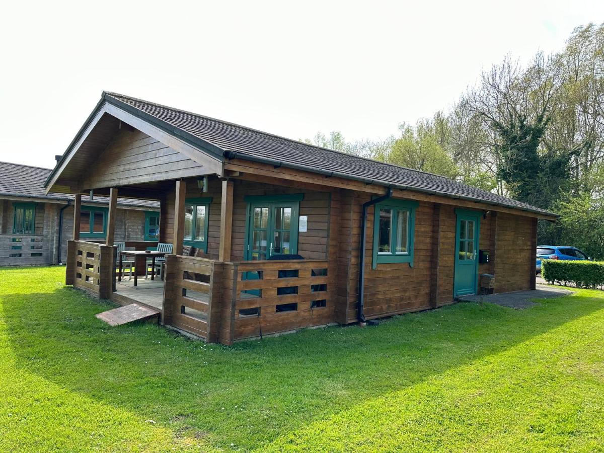 Lake Pochard, Oak Lodge South Cerney Exteriör bild